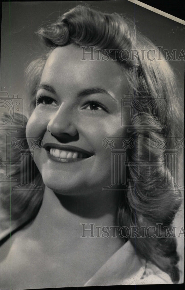 1948 Joan Kruger Beauty Hair Style smiling - Historic Images