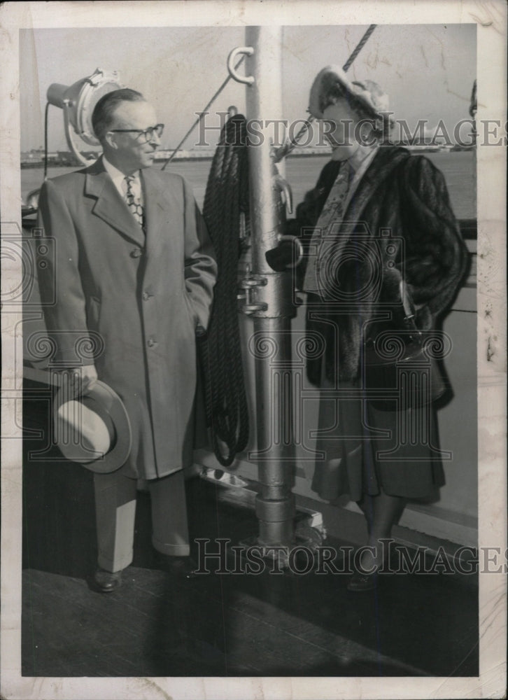 1950 Press Photo Mr. and Mrs. E.J. Beatty of Denver Go- RSA01001 - Historic Images