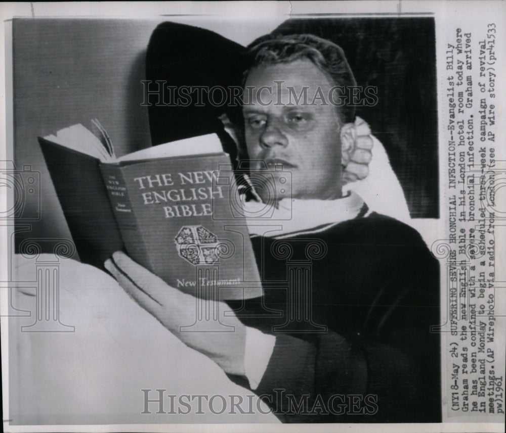 1961 Press Photo Evangelist Billy Graham English Bible- RSA01827 - Historic Images