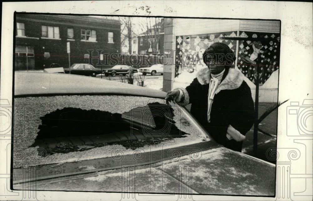 1980 Rep Ethel Terrell Vandalized car road - Historic Images