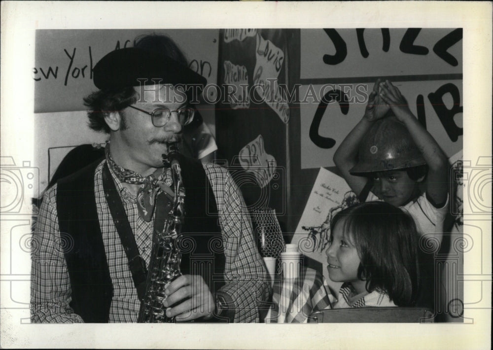 1981 Press Photo Richard Cole Actor Entertainer- RSA02721 - Historic Images