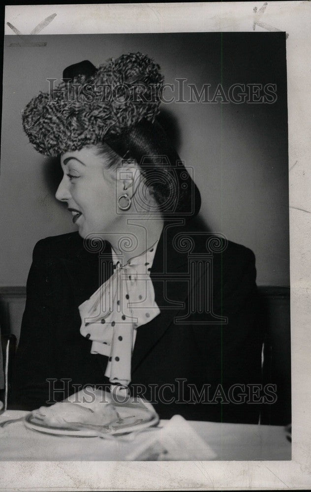 1945 Press Photo Mrs. John Fowler Trow Detroit Socialit- RSA03631- Historic Images