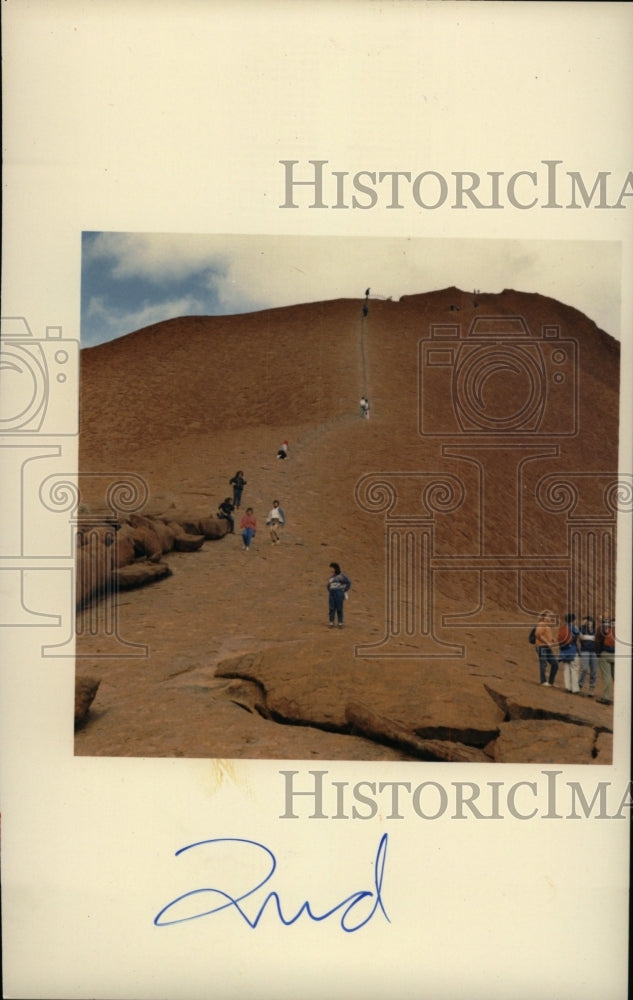 1987 Visitors Climb Ayera Rock Australia No - Historic Images