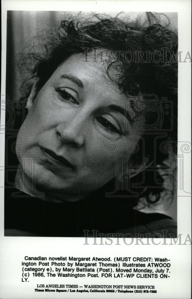 1986 Press Photo Margaret Atwood Canadian Novelist Auth- RSA03805 - Historic Images