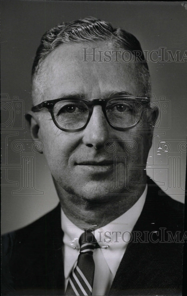 1956 Press Photo Edward Rothman Ford Motor Executive.- RSA03885 ...