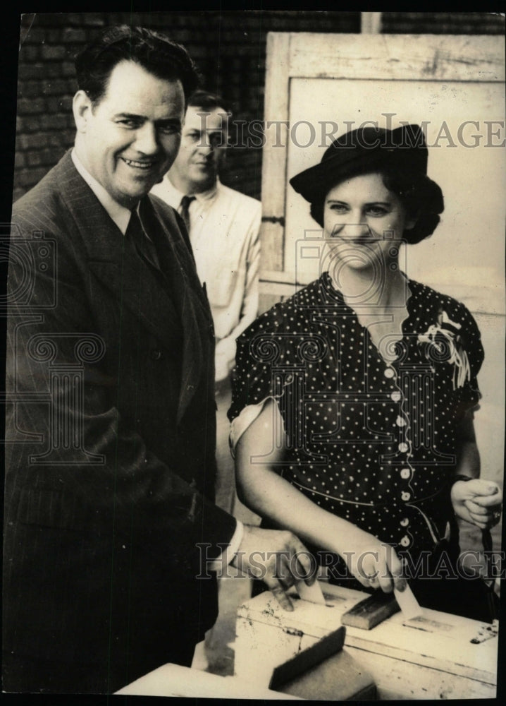 1938 Press Photo Gov. Mrs. Olin D. Johnston Election Vo- RSA04075- Historic Images