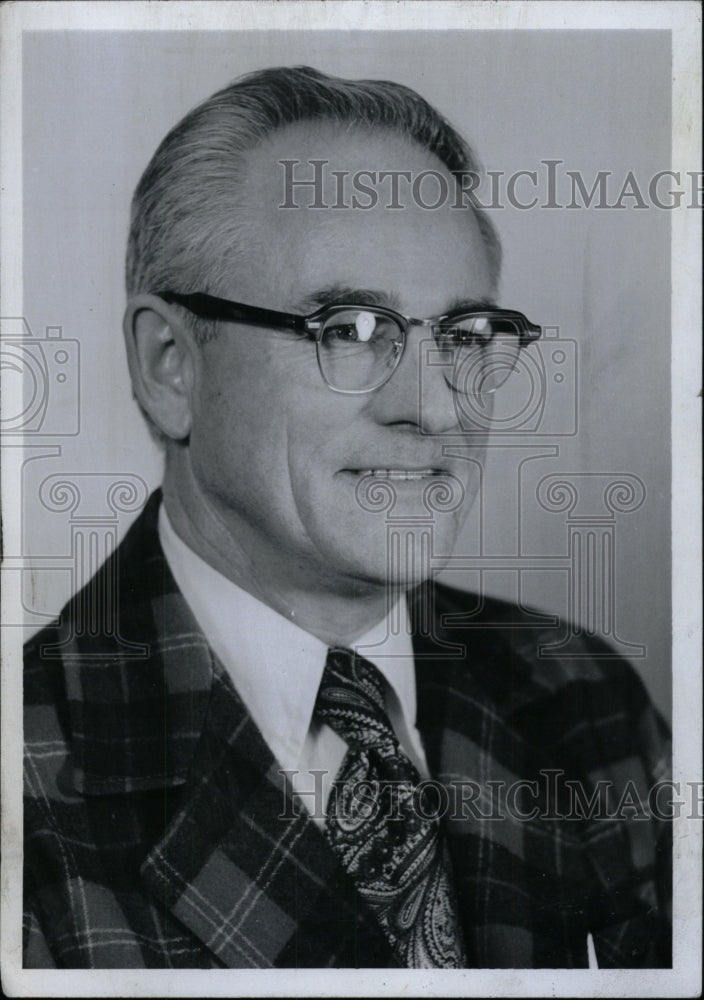 1977, State Representative Roy Smith Politic- RSA04141 - Historic Images