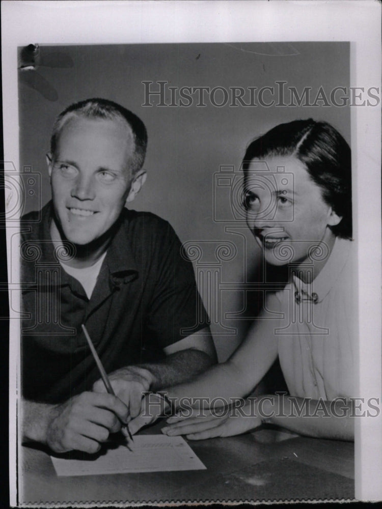 1953 Earl Warren Jr Cleo Patricia Kent son - Historic Images