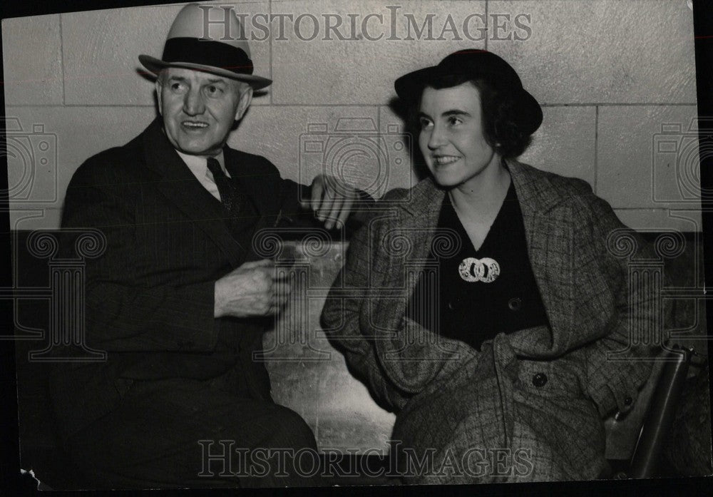 1938 Press Photo Mrs. John A. Caroll and Her Father- RSA05131 - Historic Images