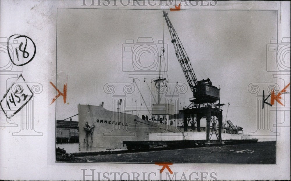 1956 Press Photo Milwaukee&#39;s Godon Gantry Crane- RSA05419 - Historic Images