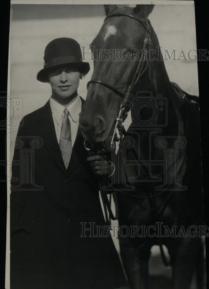 1931 Press Photo Florance Whitehead with Horse- RSA05511 - Historic Images