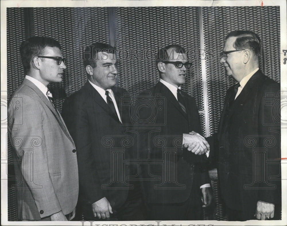 1968 Press Photo Clement A. Bueche Congratulate Gold Wi- RSA05557 - Historic Images