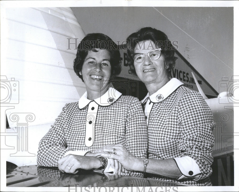 1972 Betty Hood And Ethel Gibson - Historic Images