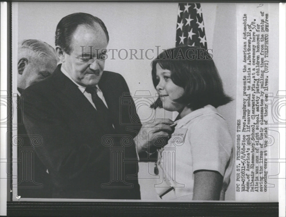 1968 Press Photo Vice President Humphrey America automo- RSA05867 - Historic Images