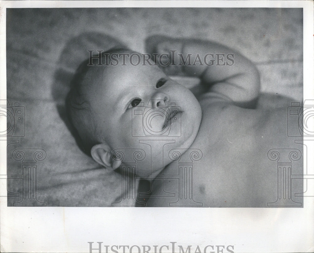 1975 Press Photo adopted child- RSA05895 - Historic Images