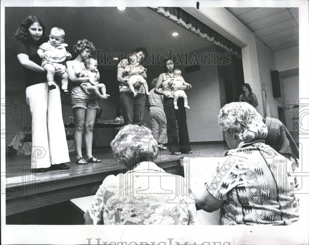 1977 Press Photo Mothers Babies Children Hudson Area Ch - Historic Images