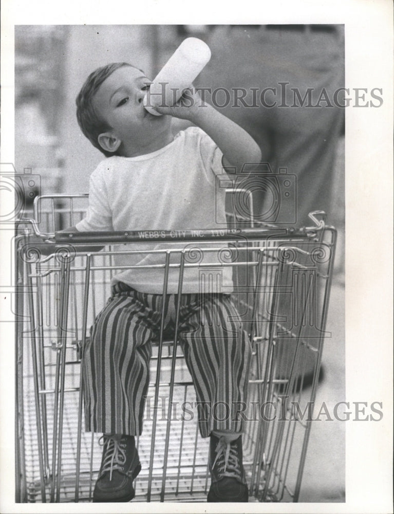 1992 Babies eating - Historic Images