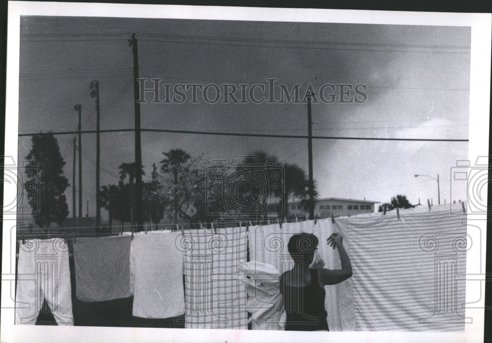 1970 Mrs Zufall washing clothes Curtsey St - Historic Images