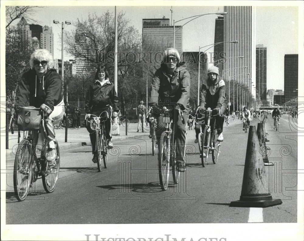 1983 Bicycling life Cyclists head south Col-Historic Images