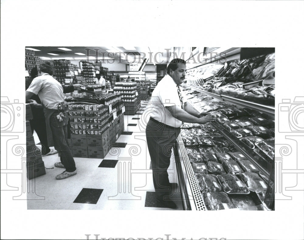 1993 Customer Newport foods market Detroit - Historic Images