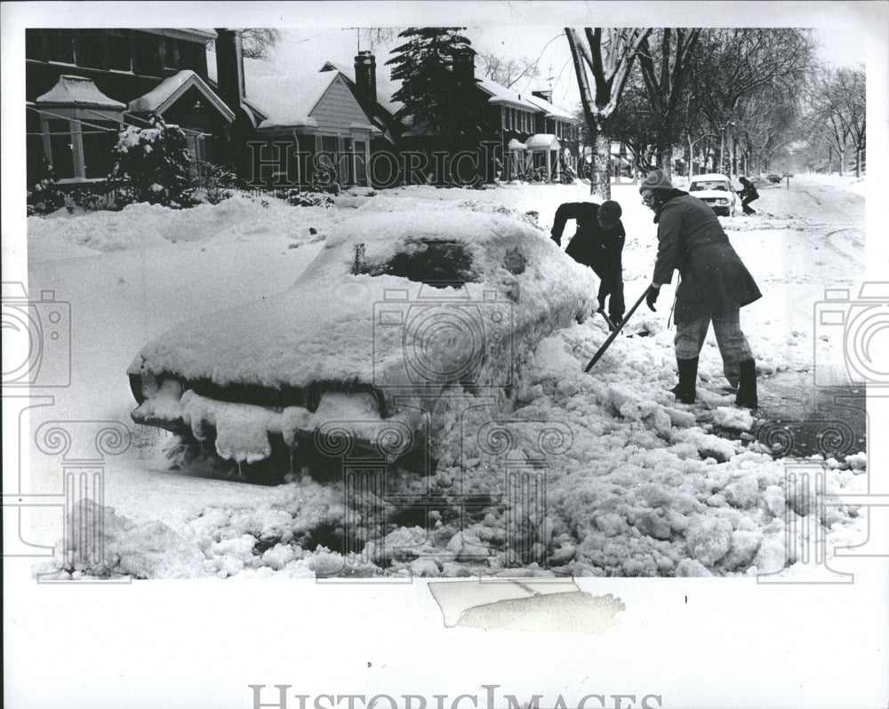 1968 John Lilly Green Shovel Snow Storm Det-Historic Images