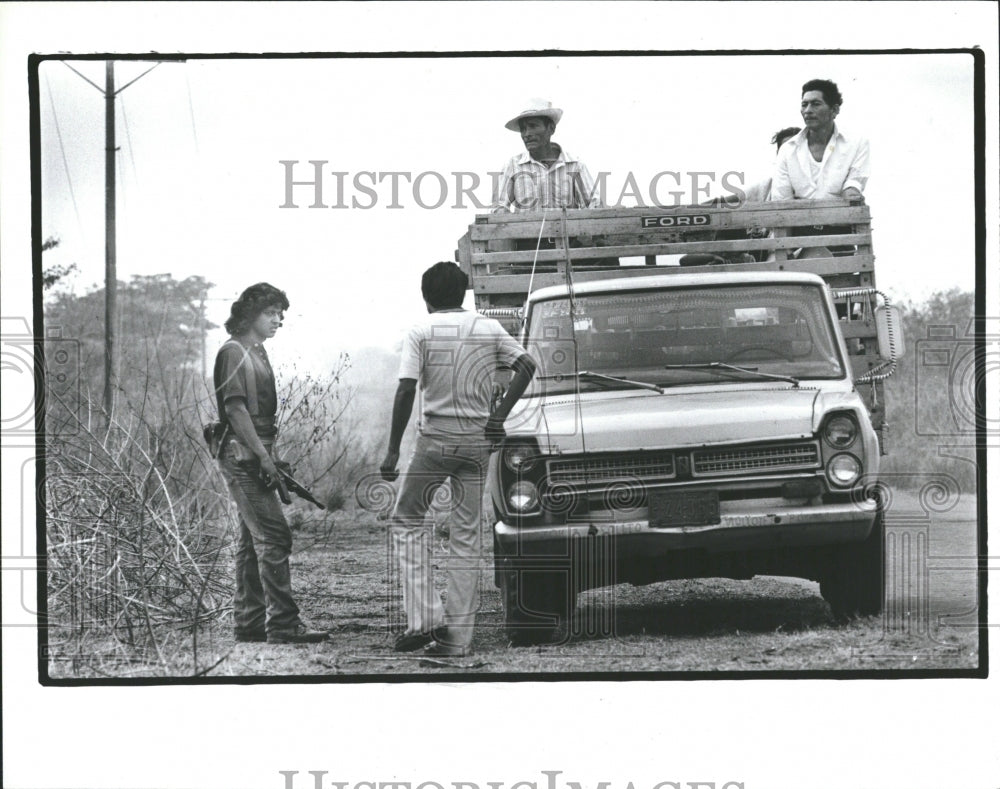 1983 Press Photo truck El Salvador- RSA06863 - Historic Images