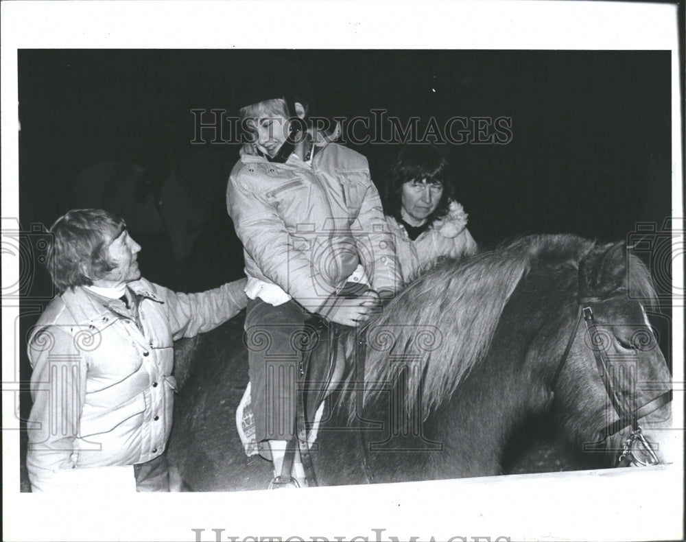 1984 Volunteer Doris Sarns On A Pony - Historic Images