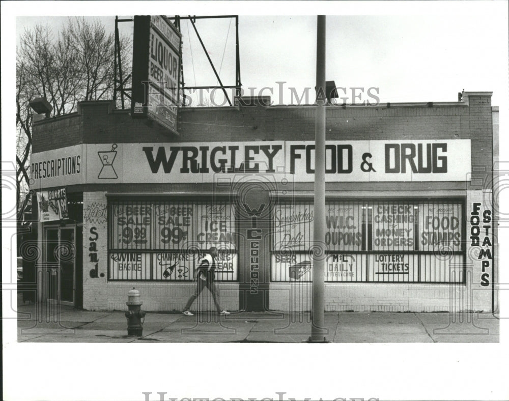 1987 Outside View Of Wrigley's Food And Dru - Historic Images