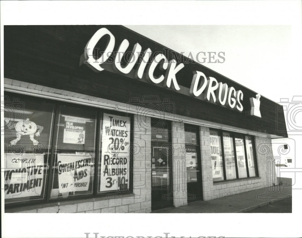 1986, Detroit Quick Drug Store Seized And Cl- RSA06951 - Historic Images