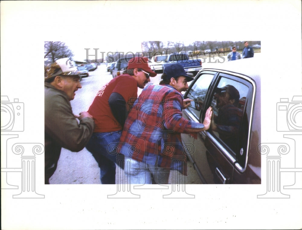 1992 Striking Caterpllar Workers - Historic Images