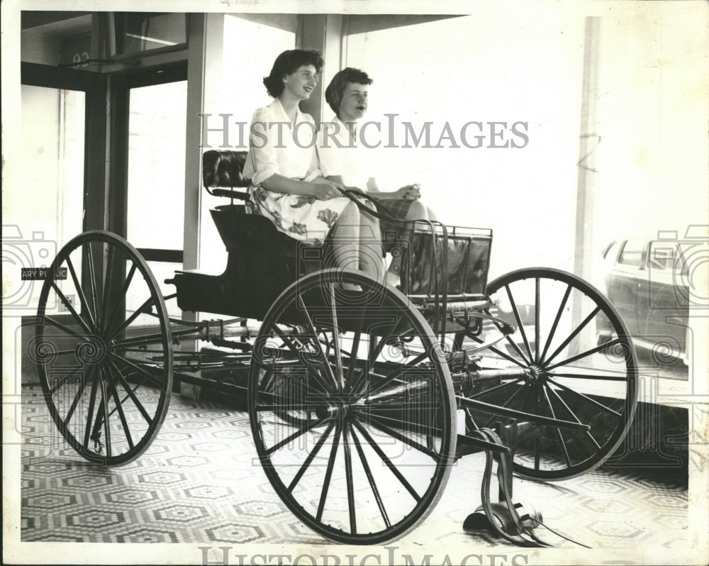 1942 Press Photo Dolly Schreiber &amp; Donna Smith In Milto- RSA07105- Historic Images