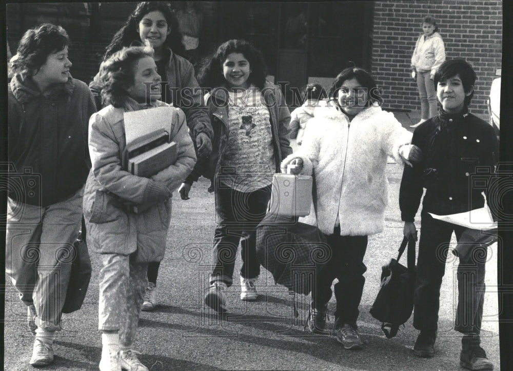 1987 Pupils Leave Sunny Hill Elementary Sch - Historic Images