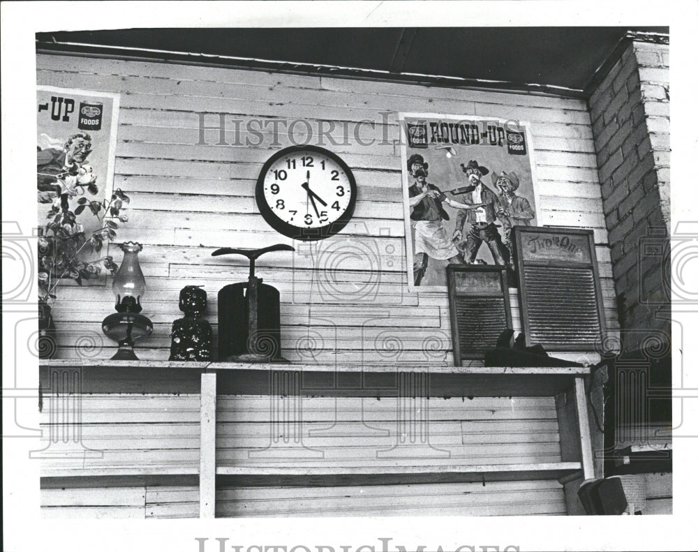 1981 Antiques shebes County Store Tinnelier - Historic Images