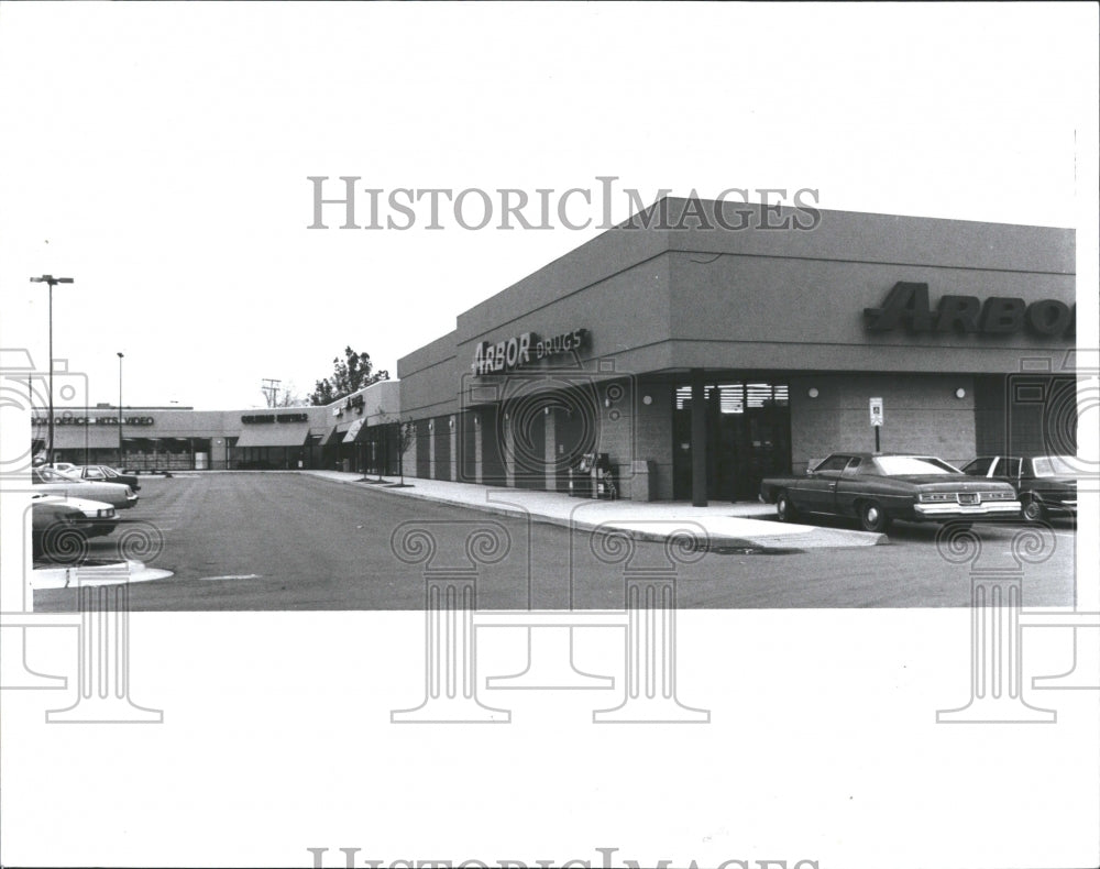 1989 External Photograph of the Oakwood Pla - Historic Images