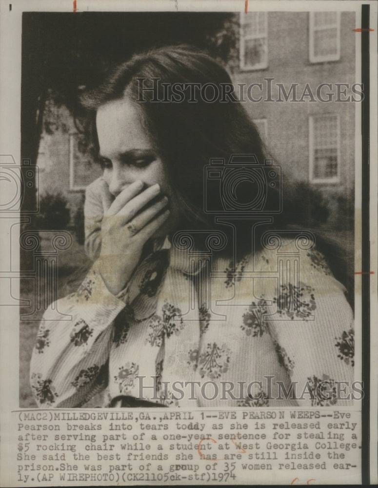 1974 Co-Ed Eve Pearson, Convicted of Steali - Historic Images