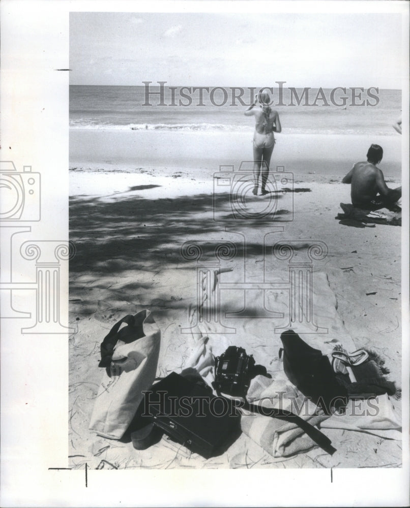 1979 Police Solves Beach Blanket Thefts Arr - Historic Images