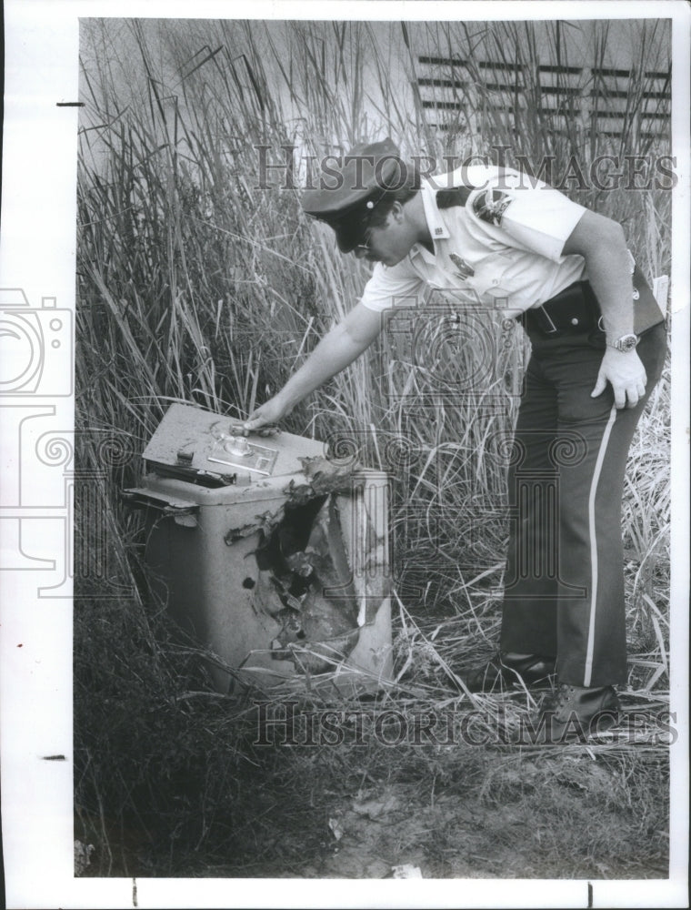 1980 St. Petersburg Police Officer Robert W - Historic Images