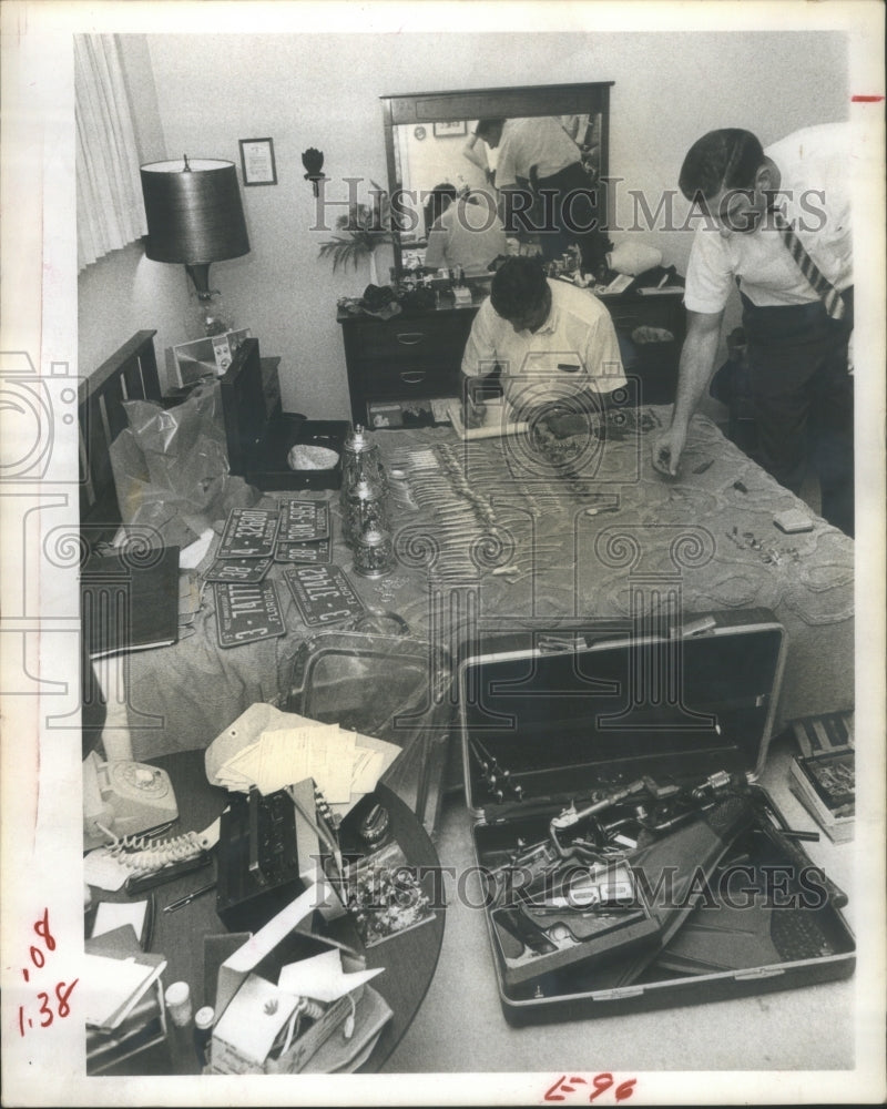 1966 Loot Tampa Detectives Anthony Romano J - Historic Images