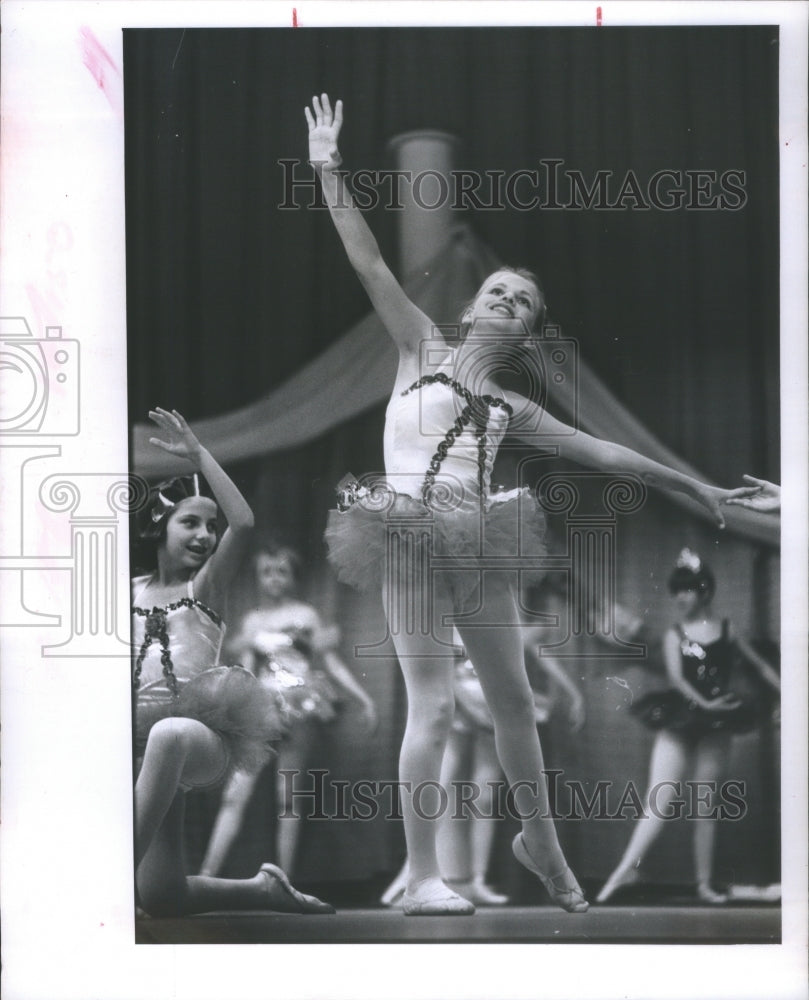 1967 Press Photo Roberta&#39;s School Of Dance And Voice Pe- RSA07445 - Historic Images