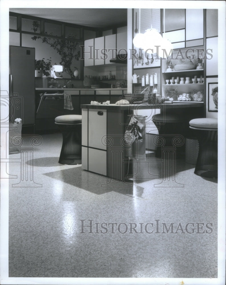 press Photo Kitchen floor color Creative Single- RSA07591-Historic Images