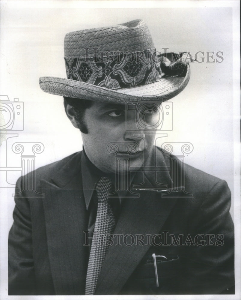 1970 Press Photo Male Model Wearing Green Planter Straw- RSA07795 - Historic Images