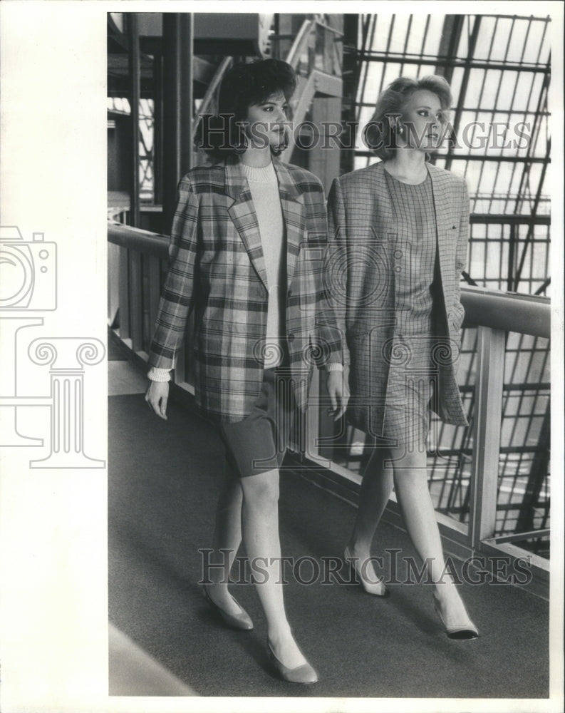 1985 Fashion Anne Klein Linen Jacket Short-Historic Images