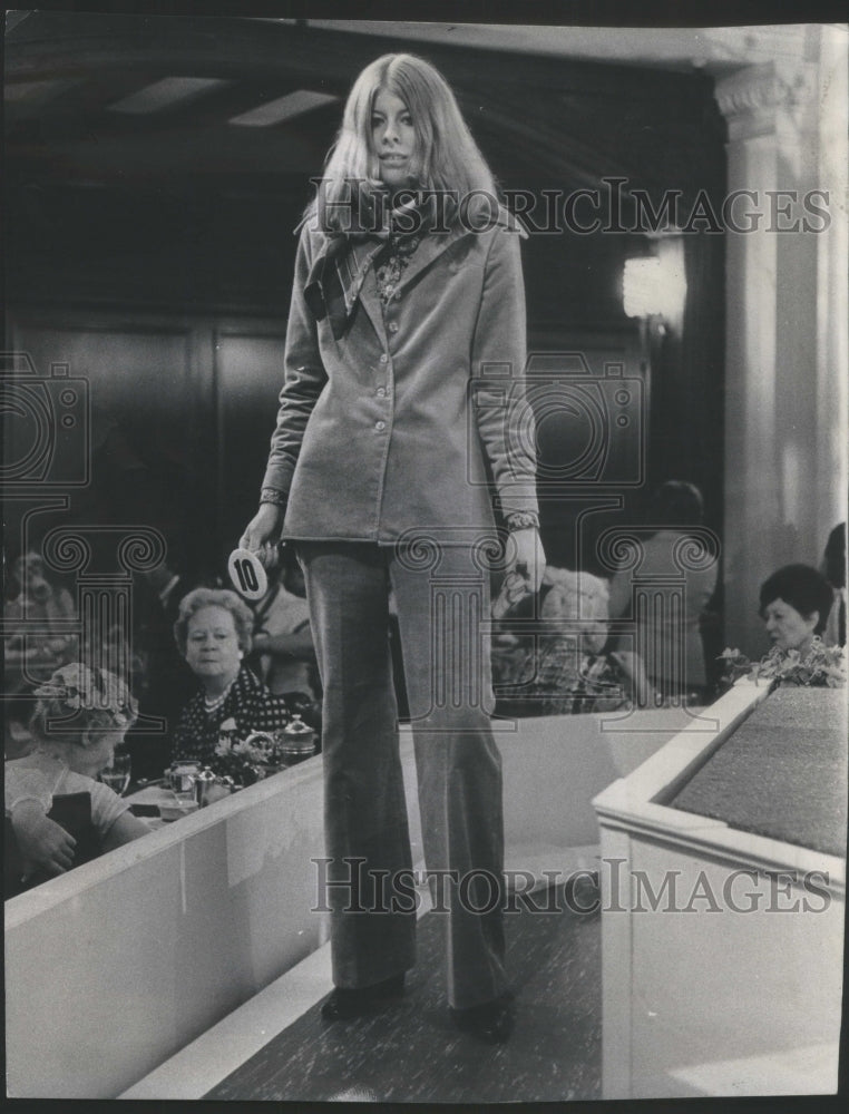 1972 Fashion Lisa Klimley Gold Corduroy Jac - Historic Images