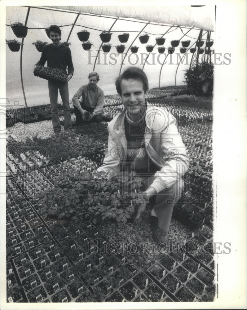 1987 Dave Tyznik Holds A Ghost Plant - Historic Images