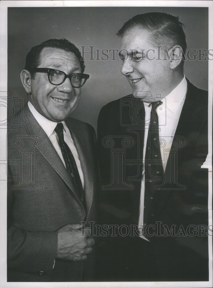 1964 Press Photo Peter Hallas Congratulates Alan Sussmo- RSA08483 - Historic Images