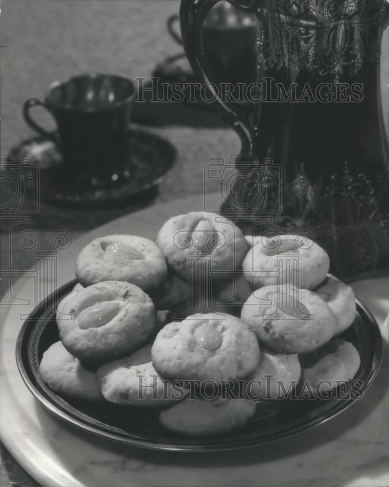 1972, Cookies make rich Viennese party food- RSA08555 - Historic Images