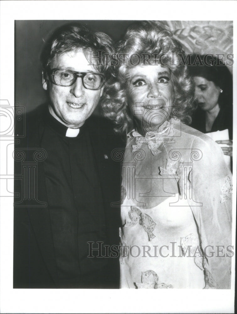 1982 Former Singer Hutton With Priest - Historic Images