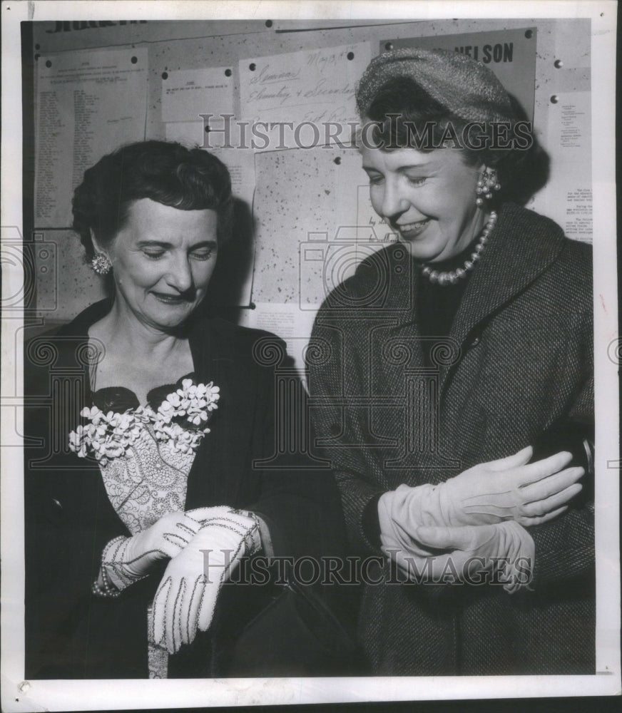 1952 Press Photo Mrs. John Burt Mrs William Glass- RSA09157- Historic Images