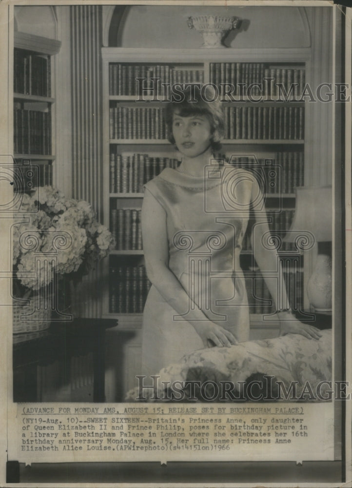 1966 Princess Anne 16th Birthday Buckingham - Historic Images