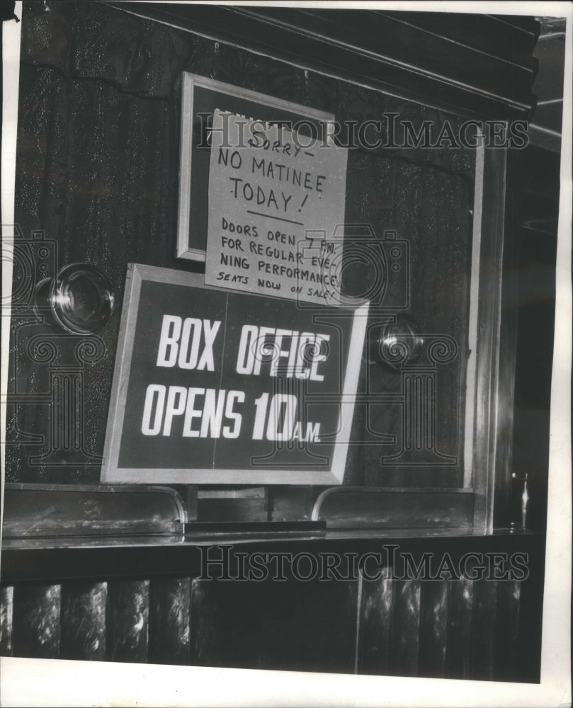 1963 Press Photo Closed UpBox Office window Matinee Tod- RSA09999 - Historic Images